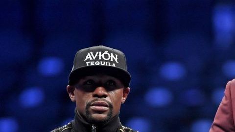 A Floyd Mayweather Jr. y Leonard Ellerbe no les desagrada la idea de enfrentar a Khabib Nurmagomedov.  (Foto: Ethan Miller/Getty Images)