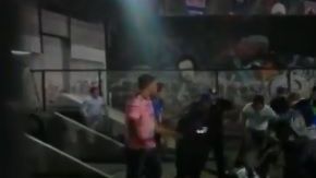 Puñetazos y patadas se desataron afuera del estadio Azteca