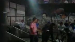 Puñetazos y patadas se desataron afuera del estadio Azteca