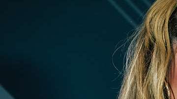 Connie Peña la doble de Jennifer Lopez