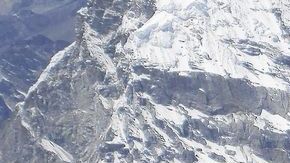 La basura dejada por montañistas durante décadas se ha convertido en un problema impostergable para el gobierno de Nepal.