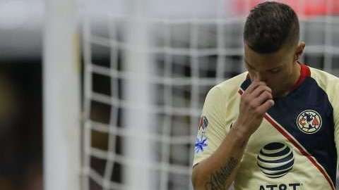 El colombiano Mateus Uribe tras fallar un penalti en el Clásico ante Chivas. (Foto: Imago7/Agustin Cuevas)