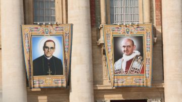 El Papa Francisco elevó hoy a los altares a siete nuevos santos, incluyendo Monseñor Romero y el Papa Pablo VI. Foto: María Peña/Impremedia