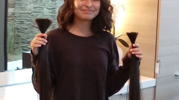 Arianna Arroyo, de 13 años, tenía el cabello tan largo que logró donar 23 pulgadas de su cabello./ foto: Alejandro Cano