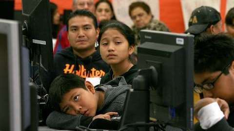 Google ofrece becas para obtener Certificado de IT en Coursera. Aurelia Ventura/La Opinion