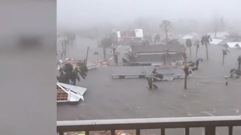 Impacto inicial de Michael en  Mexico Beach, Florida.