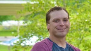 Familia víctima de estafa recibe un regalo de un extraño y salva sus vidas