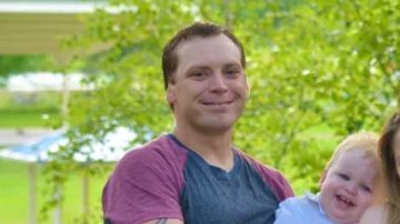 Familia víctima de estafa recibe un regalo de un extraño y salva sus vidas