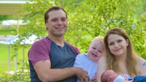 Familia víctima de estafa recibe un regalo de un extraño y salva sus vidas