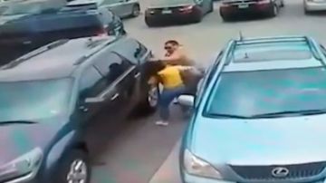 El hombre enfureció porque le quitaron su lugar de estacionamiento.