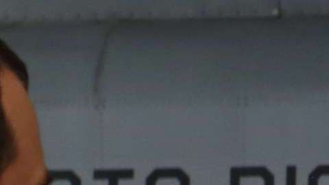 Trump saludando a la alcaldesa Carmen Yulín Cruz, al visitar la isla en octubre 2017