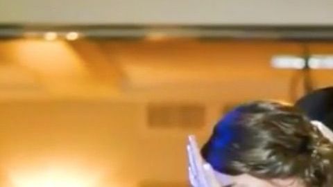 Esta novia no puede dejar de llorar al escuchar la voz de su padre.