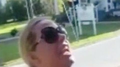 "Usted se tiene que largar de vuelta a su maldito país"