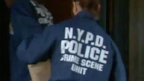 Encuentran a una mujer degollada en su casa.