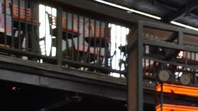 Por su mensaje, parecía hacer menos a la mesera.