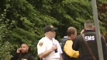 La Policía reportó la presencia de un tirador activo.