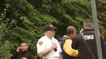 La Policía reportó la presencia de un tirador activo.