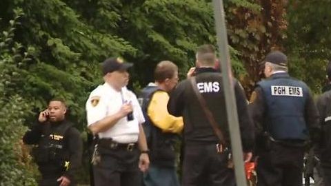 La Policía reportó la presencia de un tirador activo.