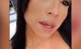 La mujer se despide con la frase: “cuidate causa”.