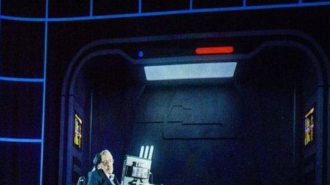 Stephen Hawking (en la foto) usó hologramas para dar conferencias.