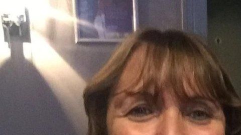 Gillian Assor evitó que Tommy se arrojase a las vías del tren.