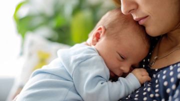 La OIT establece un mínimo de 14 semanas de licencia por maternidad.