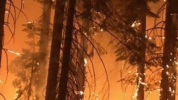 Varios videos reflejan teorías conspirativas sobre los fuegos.