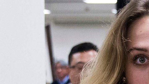 104524636_hi050823962