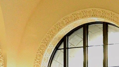 Electores van a las urnas en Union Station en Denver, Colorado.