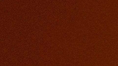 Bomberos trabajan para apagar un incendio.