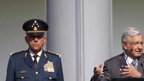 López Obrador se reunió con las fuerzas armadas.