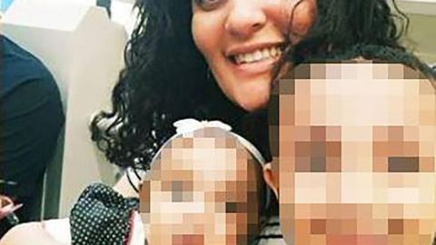 Los niños de 4 años y 9 meses perdieron de forma cruel a su madre.