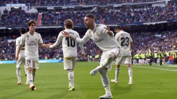 Real Madrid se topó con un Real Valladolid difícil en el Santiago Bernabéu. (Foto: EFE/Fernando Villar)