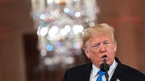 Trump se enfrentó al corresponsal Jim Acosta en la rueda de prensa sobre los resultados de las elecciones.