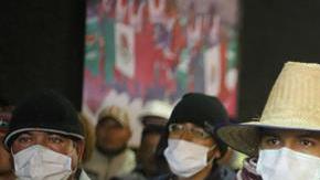 Integrantes de la caravana de migrantes centroamericanos se preparan para salir de Ciudad de México (México) y retomar su travesía hacia Estados Unidos.