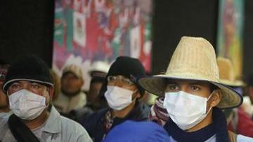 Integrantes de la caravana de migrantes centroamericanos se preparan para salir de Ciudad de México (México) y retomar su travesía hacia Estados Unidos.