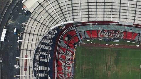 Las pésimas condiciones del estadio Azteca obligaron a la cancelación del juego