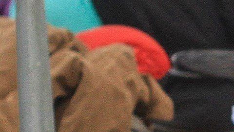 Migrantes centroamericanos descansan en el deportivo Benito Juárez, en Tijuana, el 16 de noviembre