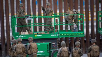La Administración Trump desplegó 5,900 solados en la frontera con México.