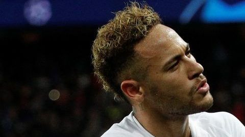 Neymar Jr. del París Saint-Germain fue 'troleado' por una patinadora.