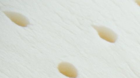 La almohada de espuma de látex son ideales para quienes sufren de alergias, dolores de cuello o de cabeza.