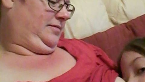 La madre busca romper el estigma del amamantamiento en niños mayores.