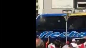 El autobús de Boca Juniors fue atacado por aficionados de River Plate
