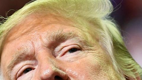 Daniels recibió $130,000 dólares del exabogado de Trump, Michael Cohen