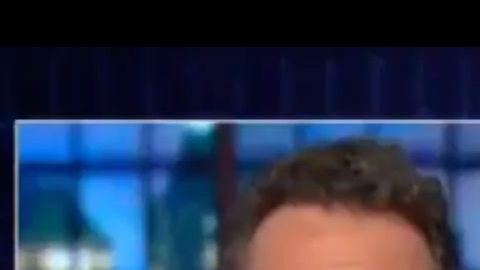 Don Lemon (derecha) pidió dejar de 'demonizar a las personas'.