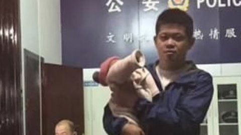 El hombre fue cegado por la ira.