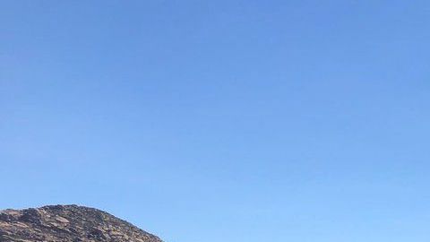 El incendio Peak en Simi Valley creció rápidamente.