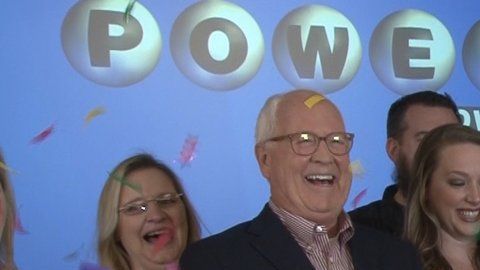 Lerynne West, una de las ganadoras del Powerball de $700 millones