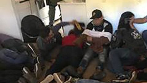 Los inmigrantes en uno de los apartamentos. Patrulla Fronteriza