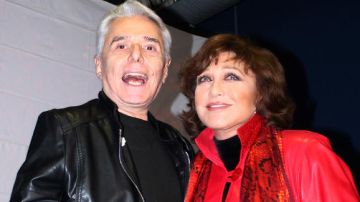 Enrique Guzmán y Angélica María (además de Alberto Vázquez y César Costa) se presentan en Chicago el 17 d enoviembre.